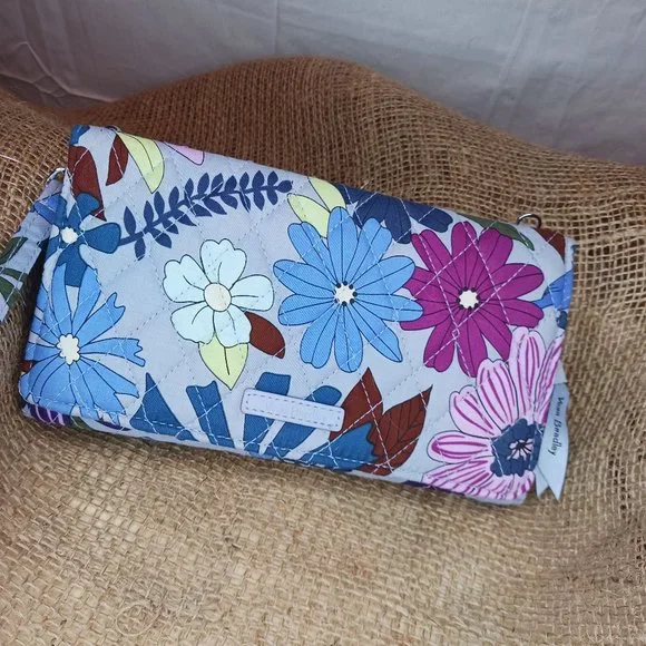 NWOT Vera Bradley RFID Microfiber Wristlet Pocket Purse - Picture 1 of 6